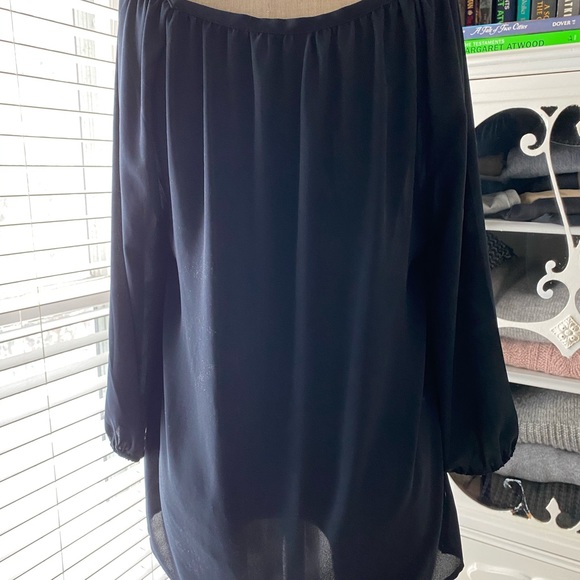 🌸 Navy Blouse 🌸 - Picture 3 of 5